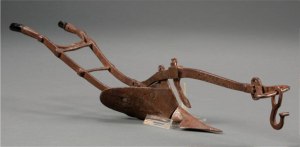 Какое самое древнейшее орудие труда: мотыга, плуг, рубило, соха?