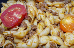 Какое вкусное блюдо подавали к щам на обеде у Собакевича?