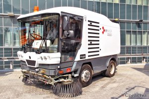 Машина для уборки улиц называется вакуумный дорожный … Что пропущено?