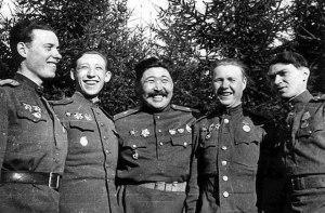 Как фронтовики называли советского военачальника, прослав. полководца ВОВ?
