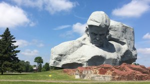 Как называются и что символизируют комплекс «Брестская крепость – герой»?