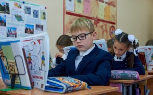 Почему школьная программа значительно изменилась по сравнению с 90-ми?