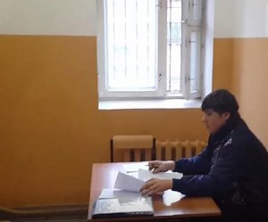 Кому канары а кому на нары. В каких случаях употребляется это выражение?