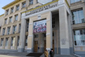 Когда и кем был построен главный офис ООН, автор проекта?